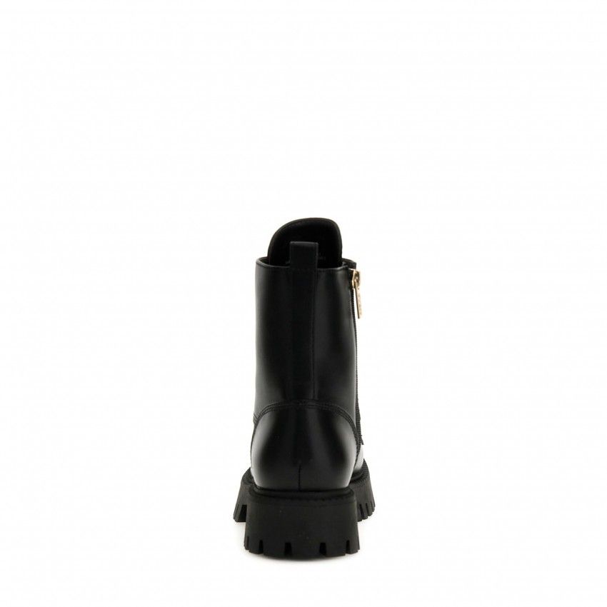 Botins GUESS