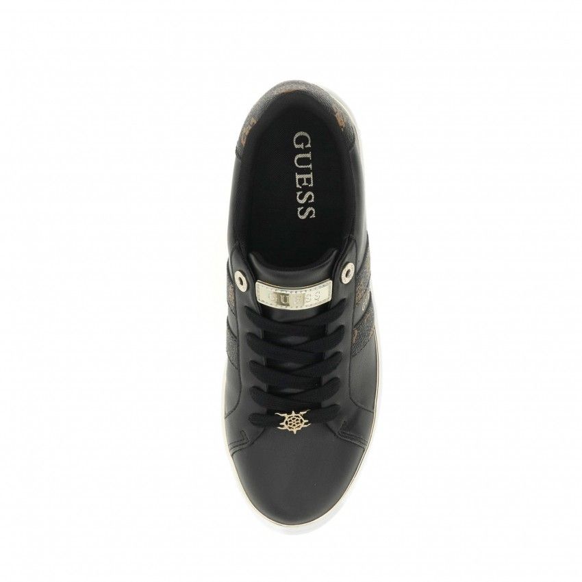 Casual GUESS